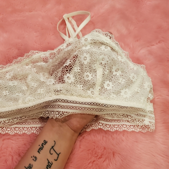 Victoria Secret unlined lace halter bralette - Picture 3 of 6
